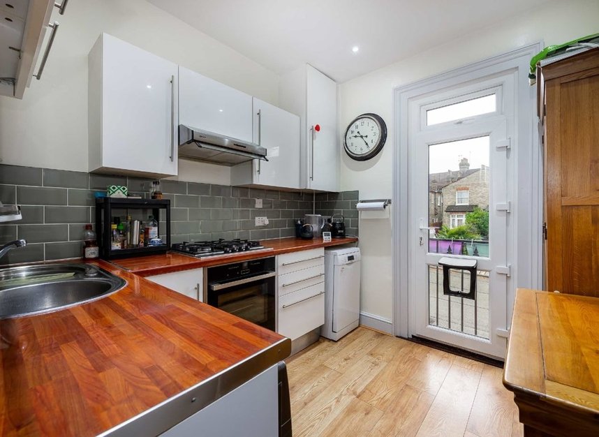 Flat for sale in Maidstone Road, London, N11 (Ref 218311) Dexters