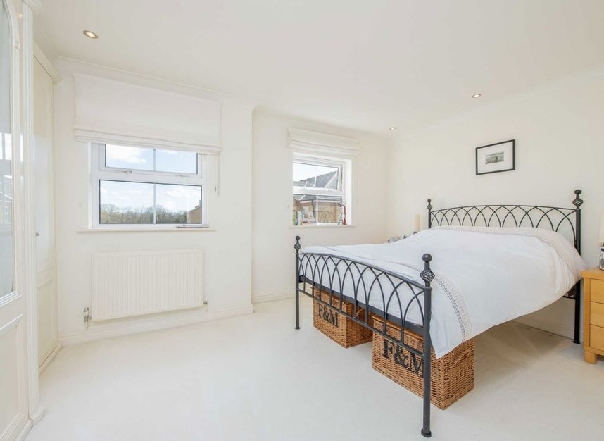 Properties for sale in Malthouse Drive - W4 2NR view7