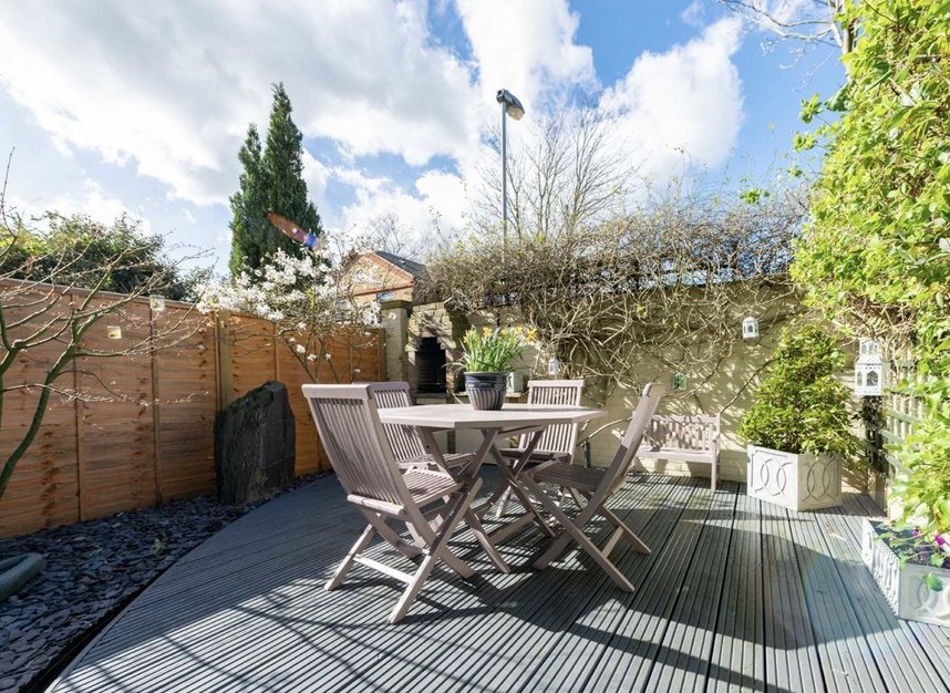 Properties for sale in Malthouse Drive - W4 2NR view9