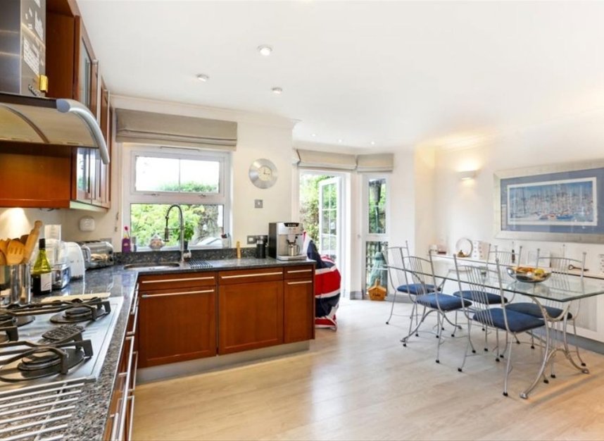 Properties for sale in Malthouse Drive - W4 2NR view4