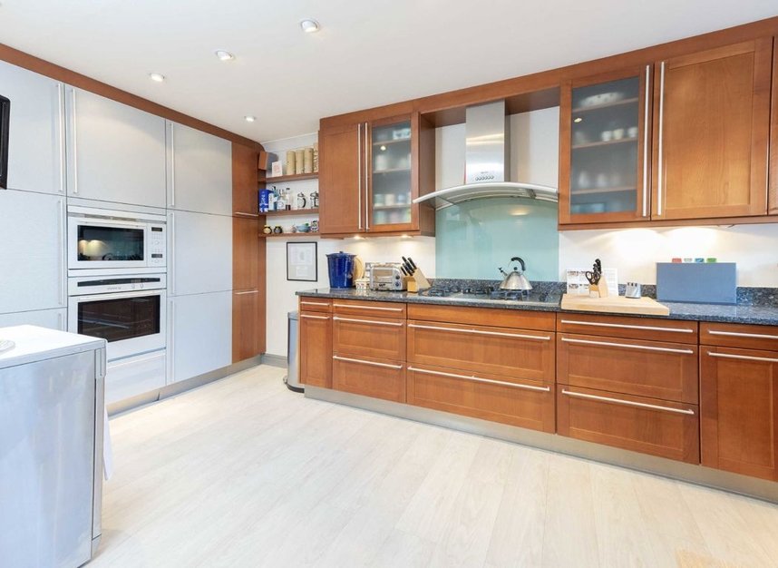Properties for sale in Malthouse Drive - W4 2NR view3