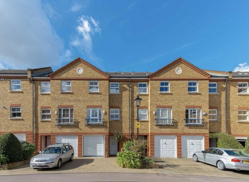 Properties for sale in Malthouse Drive - W4 2NR view1