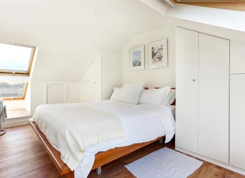 Properties for sale in Malthouse Drive - W4 2NR view6