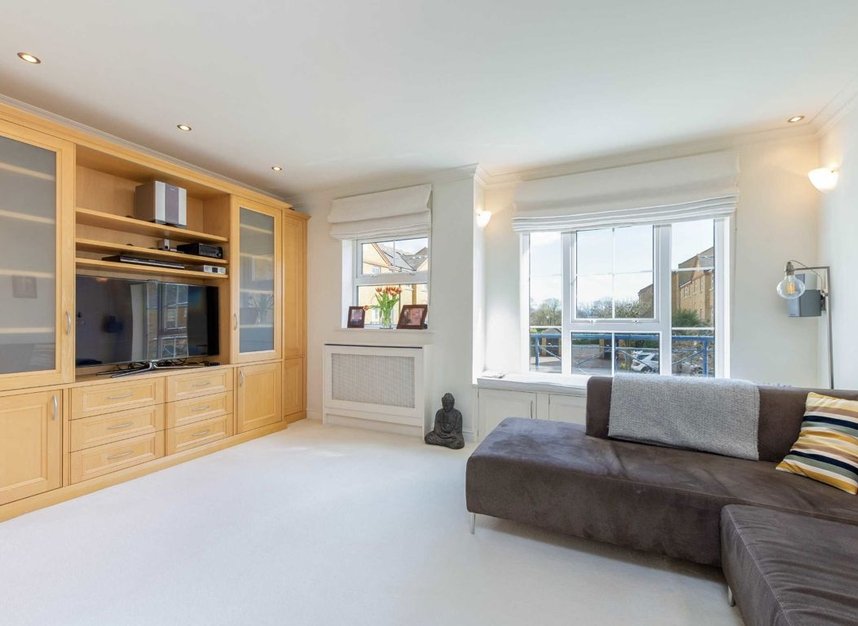 Properties for sale in Malthouse Drive - W4 2NR view2