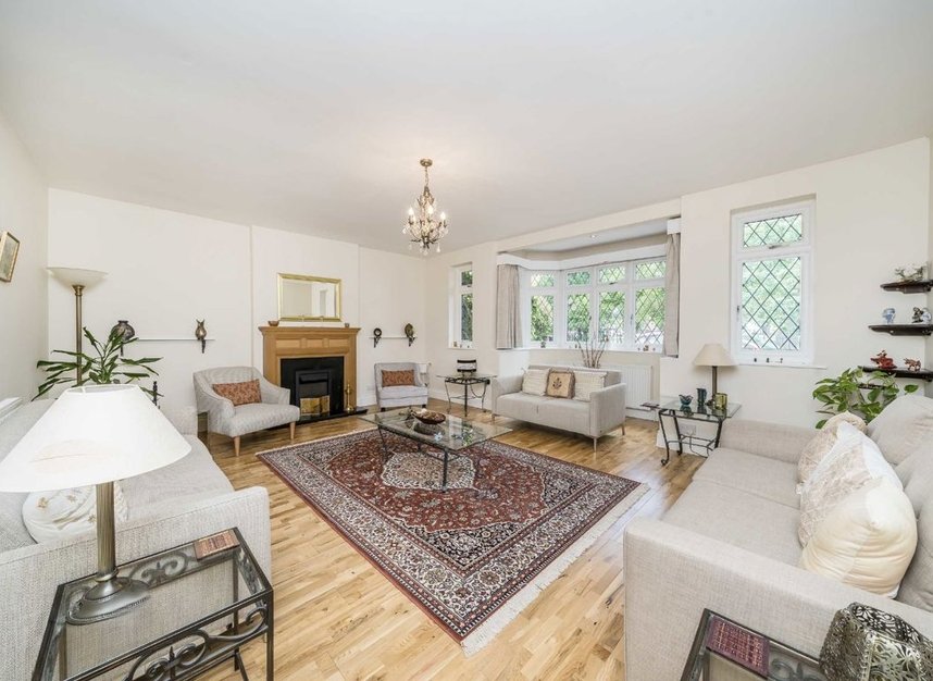 Properties for sale in Manor Gardens - TW12 2TX view3