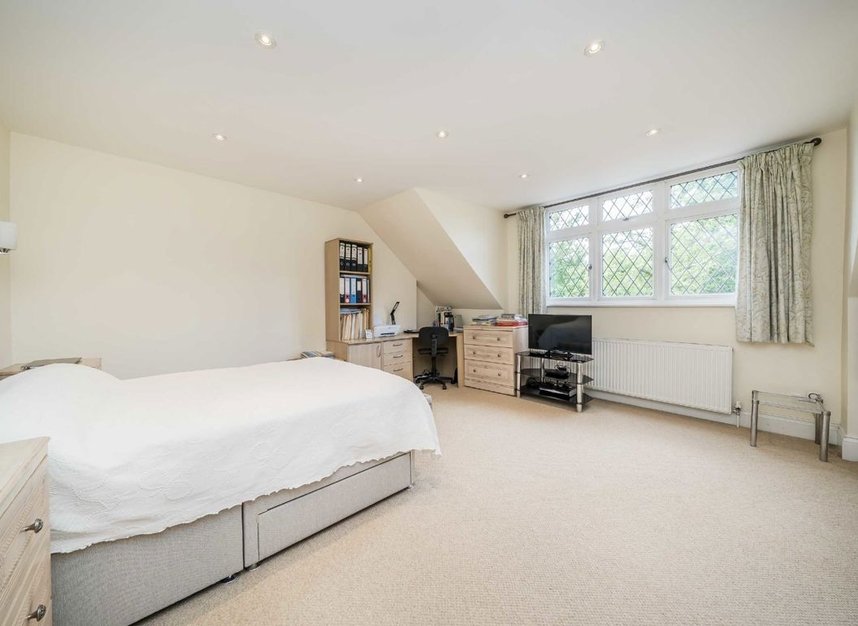 Properties for sale in Manor Gardens - TW12 2TX view8