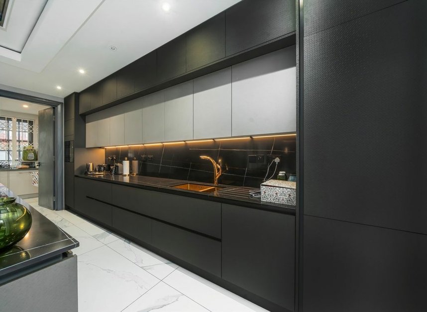 Properties for sale in Manor House Drive - NW6 7DF view7