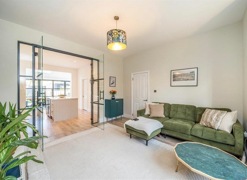 Properties for sale in Manor Lane - SE13 5QP view3