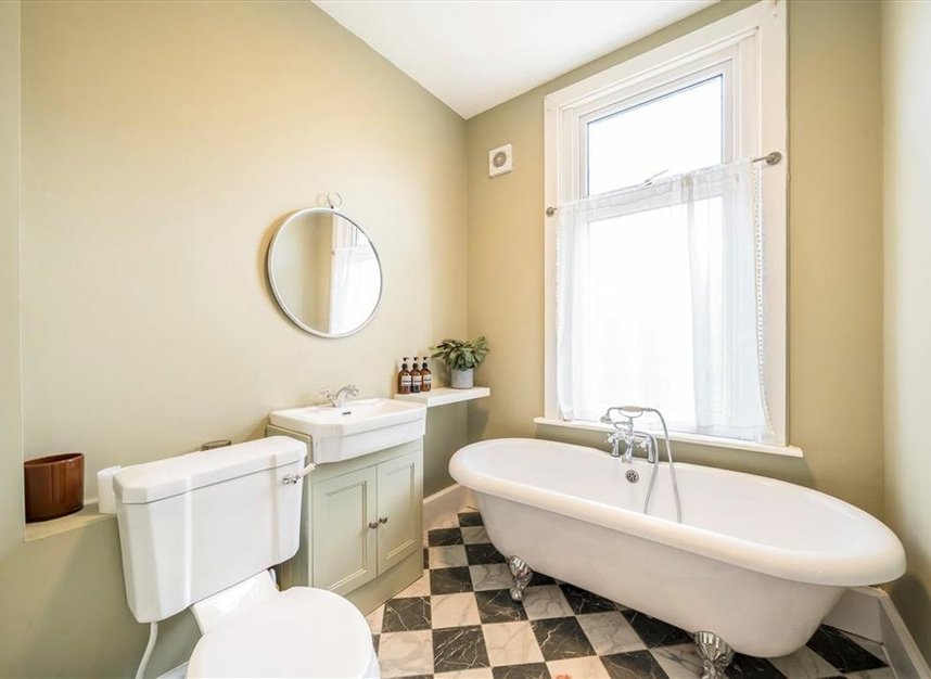 Properties for sale in Manor Lane - SE13 5QP view8