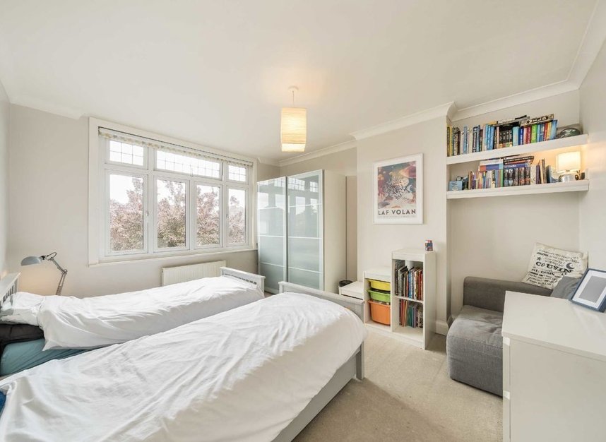 Properties for sale in Manor Lane - TW16 6JE view8
