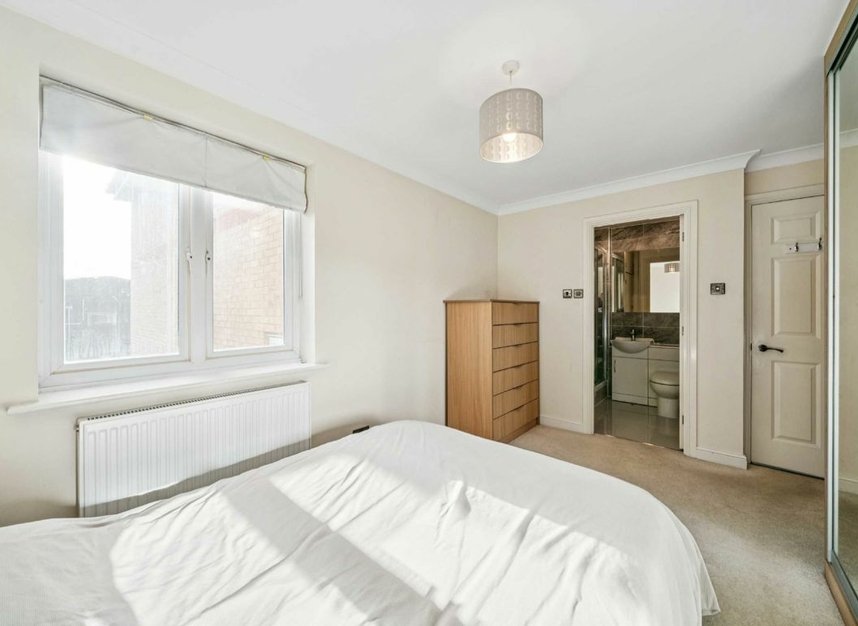 Properties for sale in Manorgate Road - KT2 7AL view4