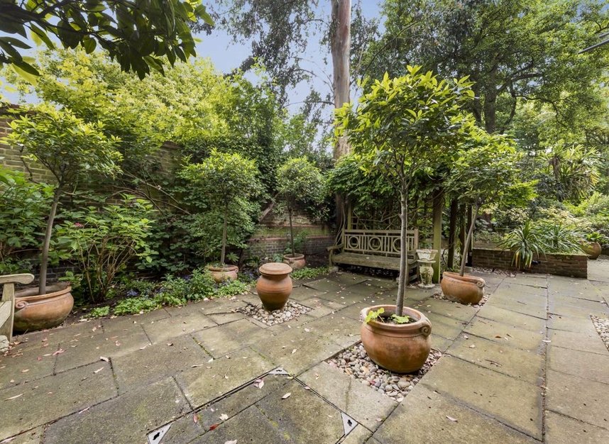 Properties for sale in Maresfield Gardens - NW3 5RX view4