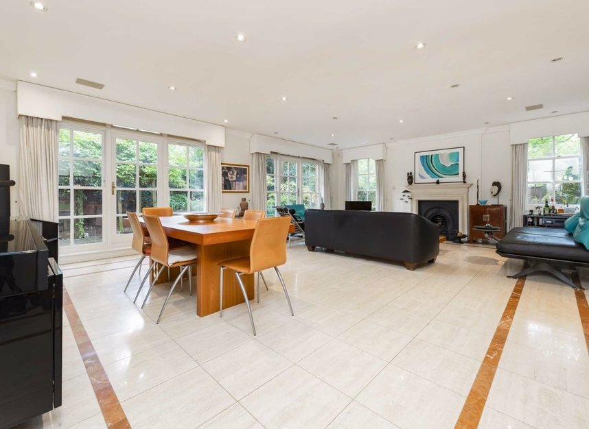 Properties for sale in Maresfield Gardens - NW3 5RX view9