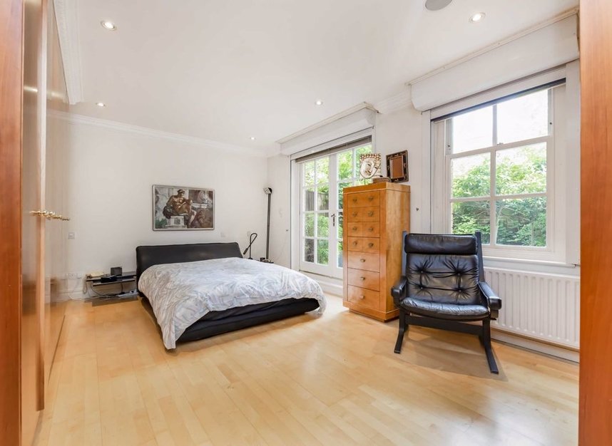 Properties for sale in Maresfield Gardens - NW3 5RX view6
