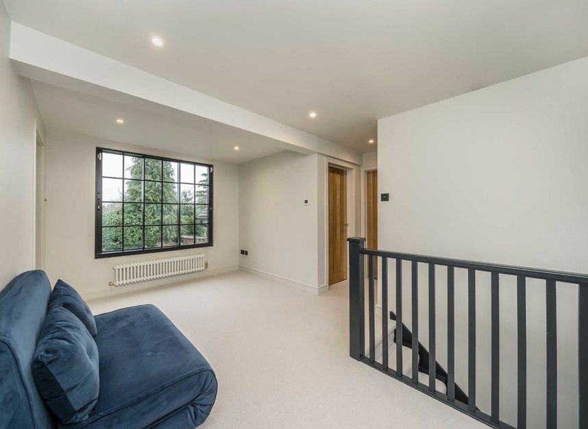 Properties sold in Marlborough Road - TW12 3RX view9