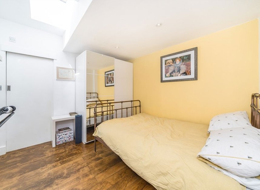 Properties for sale in Medfield Street - SW15 4JY view8