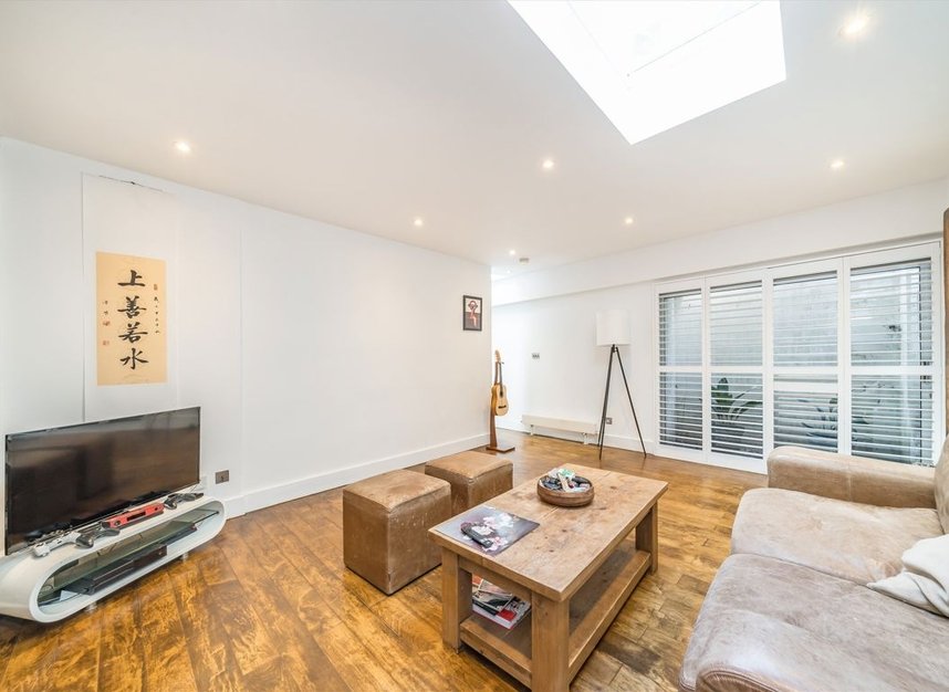 Properties for sale in Medfield Street - SW15 4JY view4