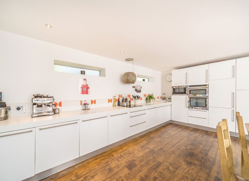 Properties for sale in Medfield Street - SW15 4JY view3