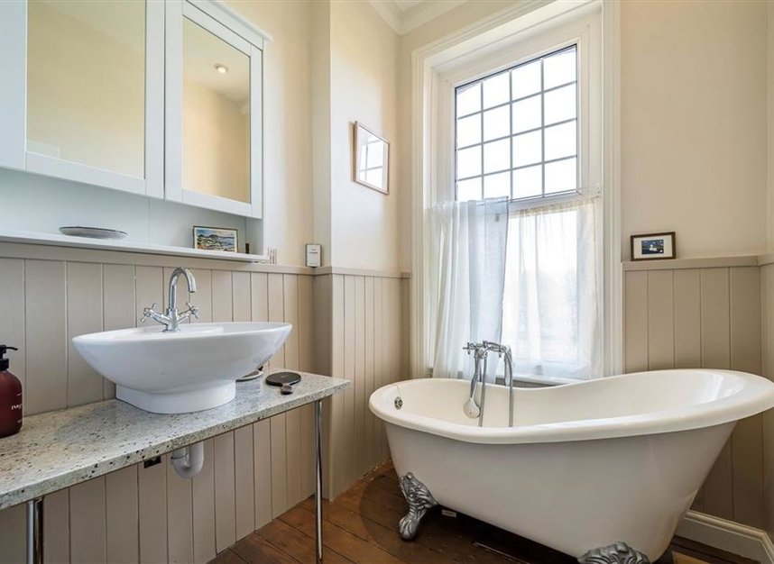 Properties for sale in Montague Avenue - SE4 1YP view6