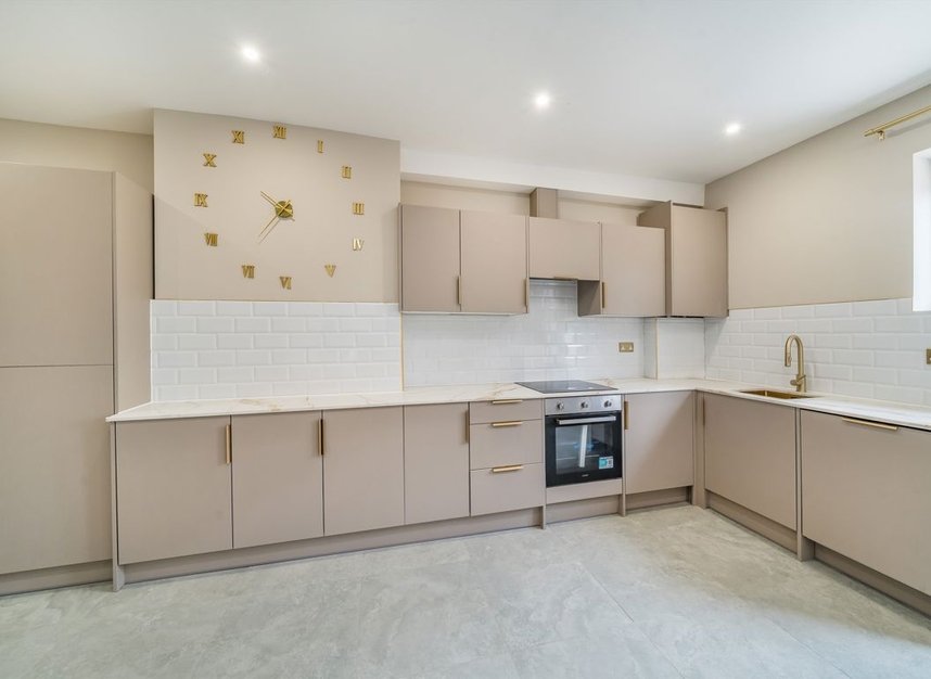 Properties for sale in Moorcroft Road - SW16 1NL view4