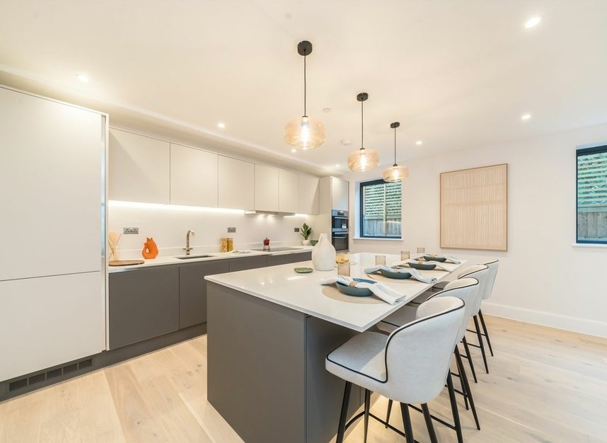 Properties for sale in Mount Ephraim Road - SW16 1LW view8