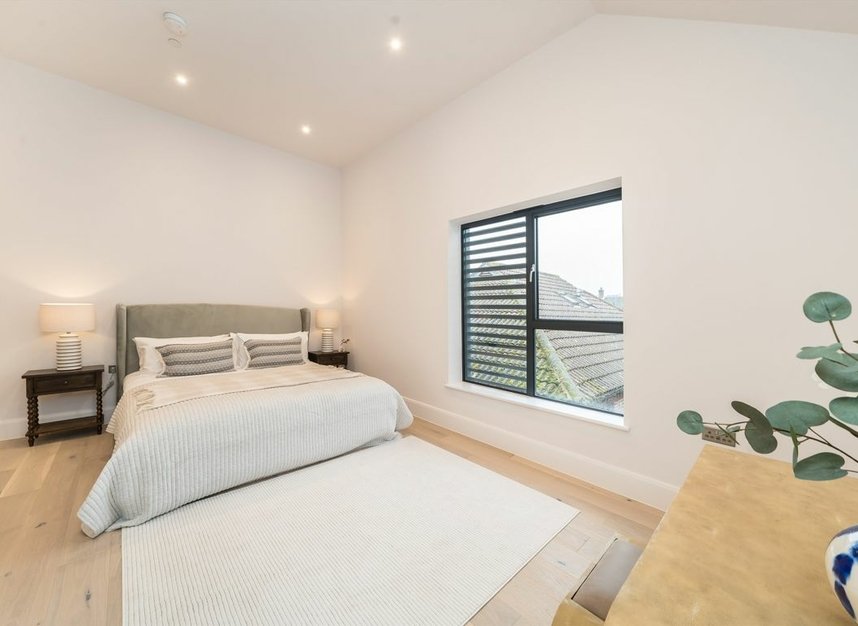 Properties for sale in Mount Ephraim Road - SW16 1LW view10
