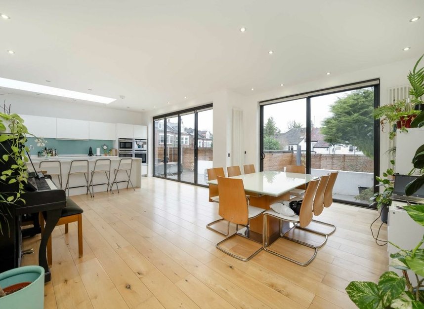 Properties for sale in Mountfield Road - N3 3ND view4