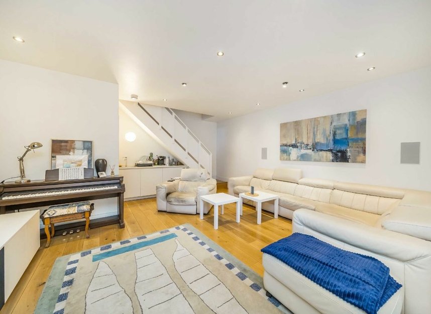 Properties for sale in Mountfield Road - N3 3ND view2