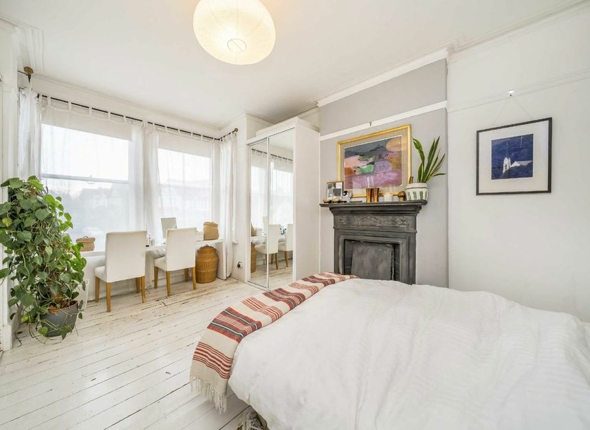 Properties for sale in Mountfield Road - N3 3ND view6