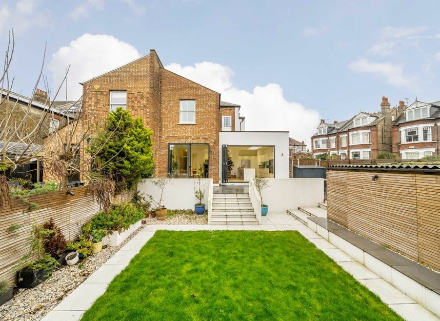 Properties for sale in Mountfield Road - N3 3ND view10