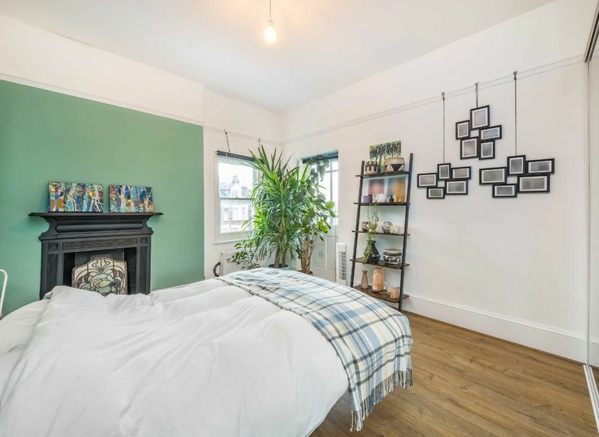 Properties for sale in Mountfield Road - N3 3ND view7