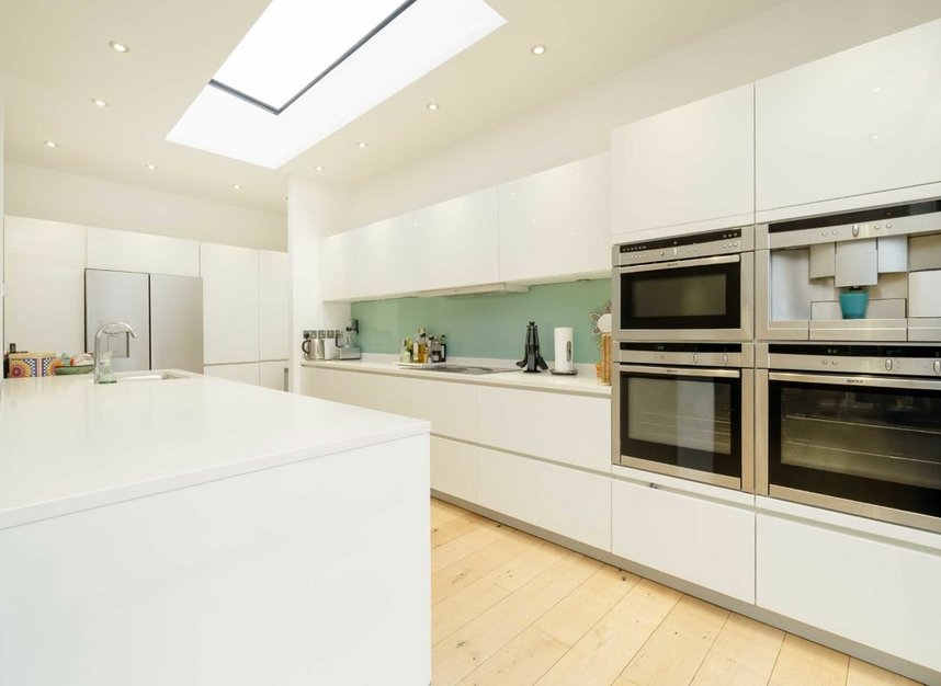 Properties for sale in Mountfield Road - N3 3ND view5