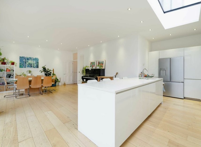 Properties for sale in Mountfield Road - N3 3ND view3