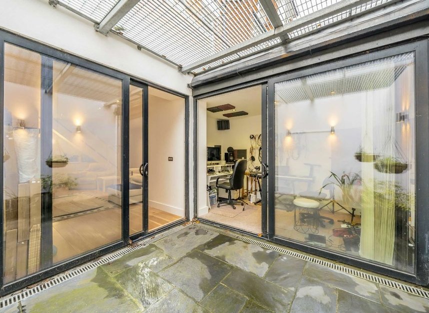 Properties for sale in Mountfield Road - N3 3ND view11