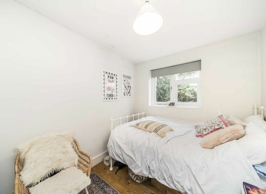 Properties for sale in Muncaster Road - SW11 6NU view6