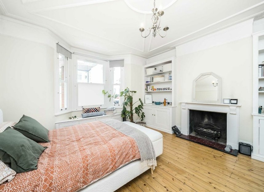 Properties for sale in Muncaster Road - SW11 6NU view4
