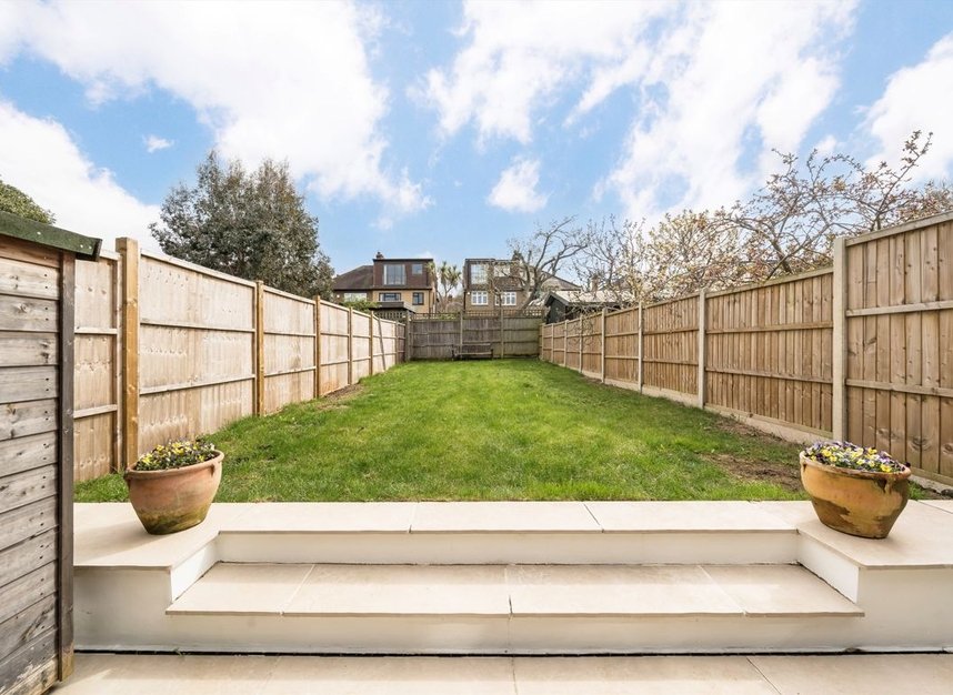Properties for sale in Mundania Road - SE22 0NW view3