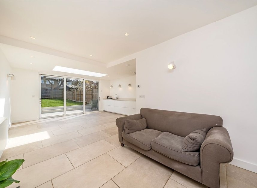 Properties for sale in Mundania Road - SE22 0NW view6