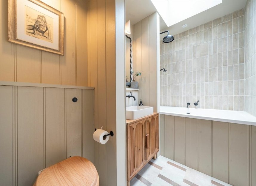 Properties for sale in Muswell Hill Road - N10 3JD view10