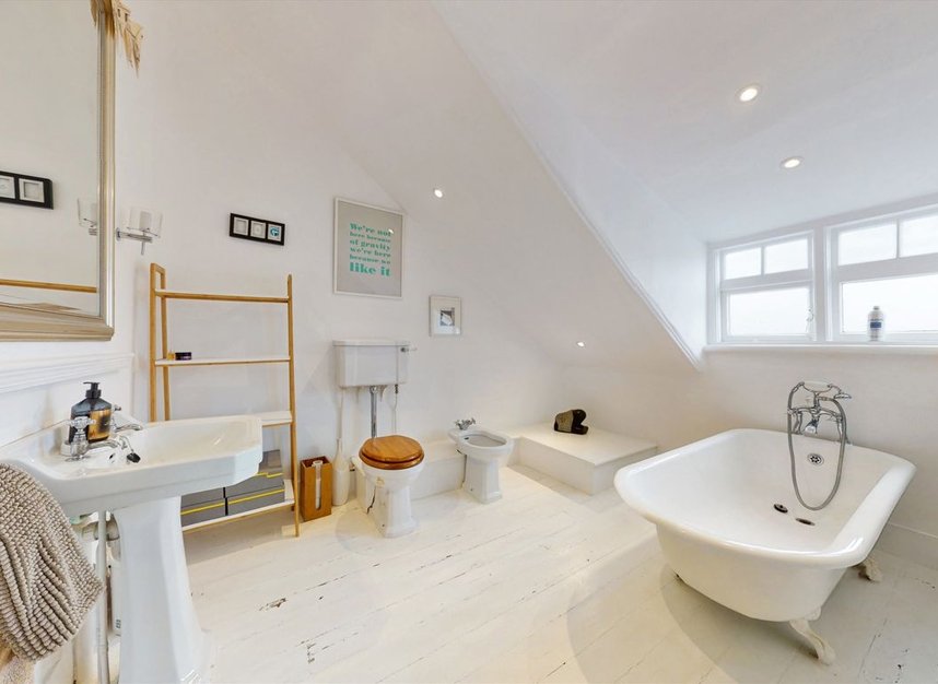 Properties for sale in Muswell Hill Road - N10 3NH view11
