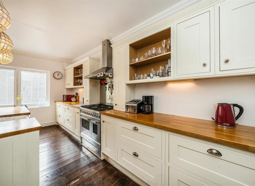 Properties for sale in New Park Road - SW2 4EN view3