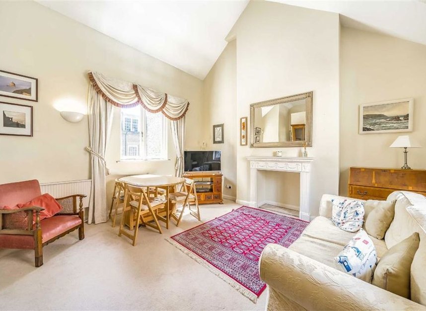 Properties for sale in Newark Street - E1 2AA view3