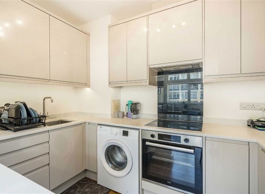 Properties for sale in Newington Causeway - SE1 6BT view2