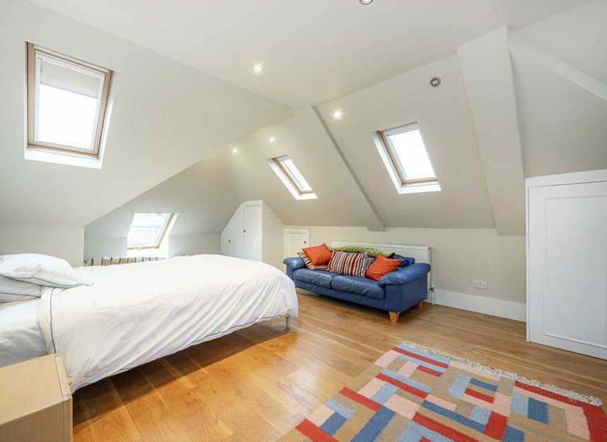 Properties for sale in Nightingale Road - TW12 3HX view7