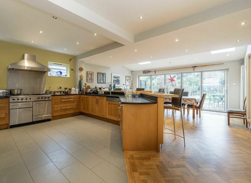 Properties for sale in Nightingale Road - TW12 3HX view4