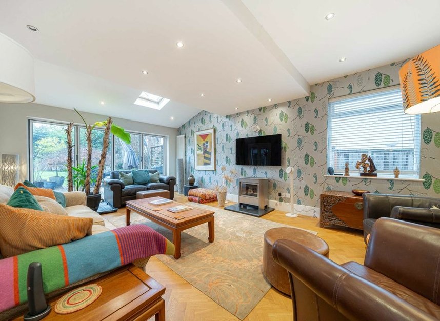 Properties for sale in Nightingale Road - TW12 3HX view3