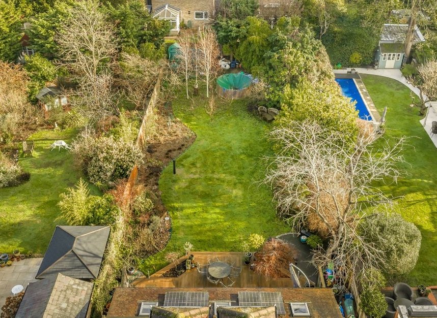 Properties for sale in Nightingale Road - TW12 3HX view9