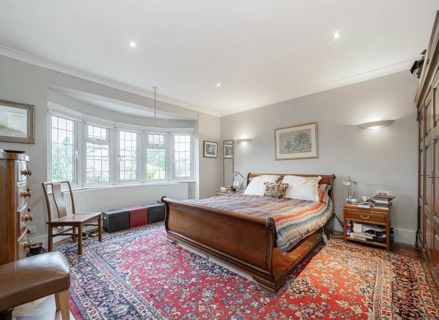 Properties for sale in Nightingale Road - TW12 3HX view6