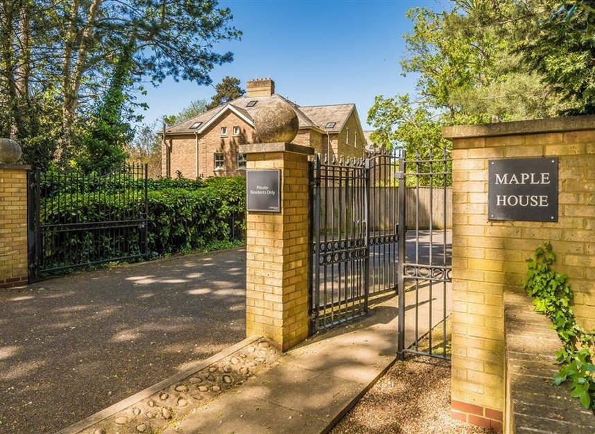 Properties for sale in Normansfield Avenue - TW11 9PX view9