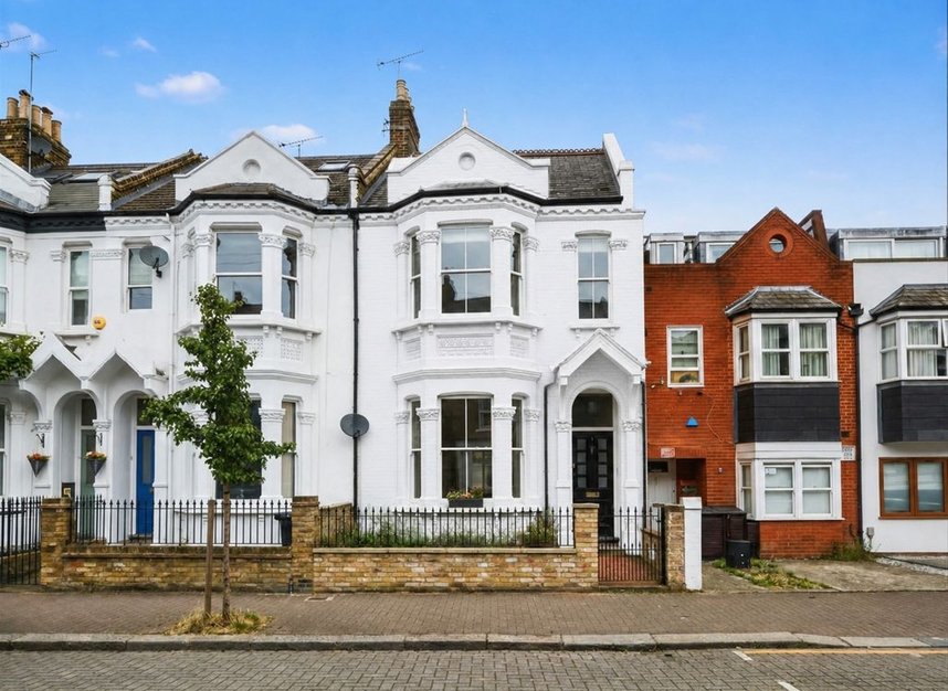 Properties for sale in Norroy Road - SW15 1PF view2